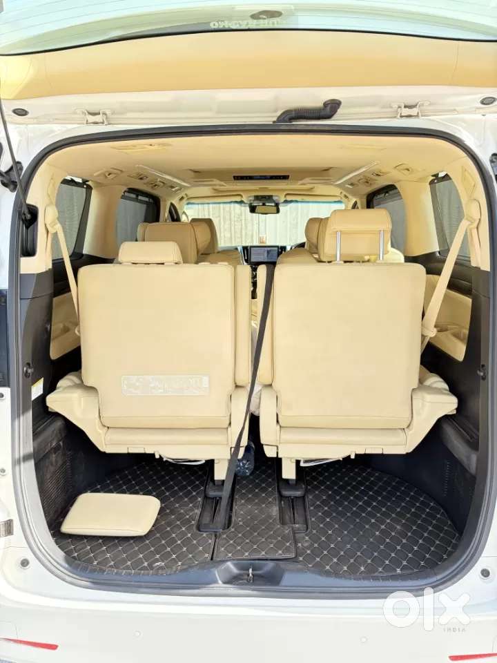 Toyota Vellfire 2.5 Hybrid, 2023, Petrol