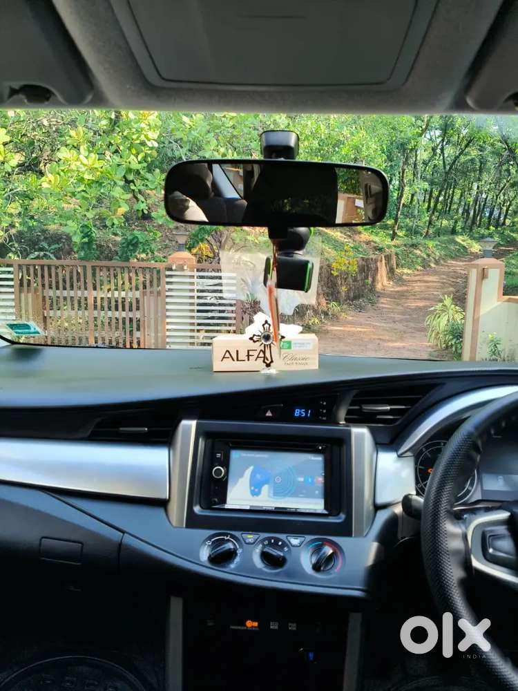 Single Owner Innova Crysta 2017 Gx Showroom Service No Accident