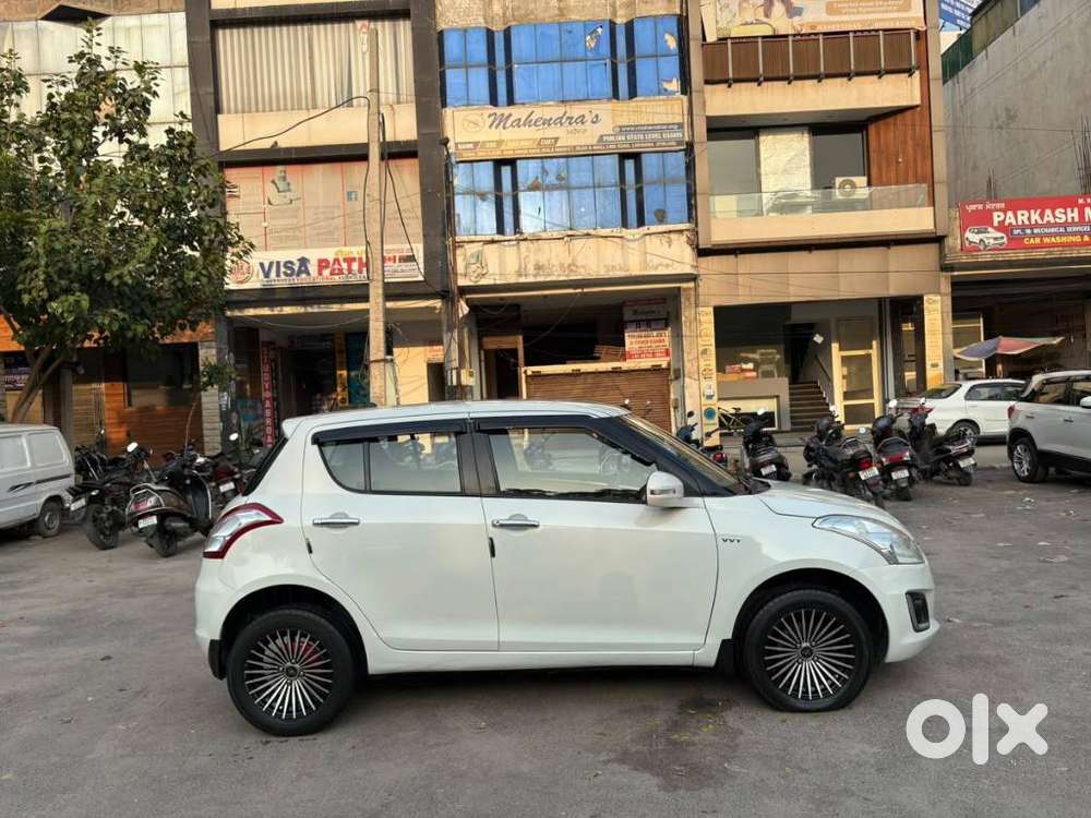 Maruti Suzuki Swift Vxi + Manual, 2016, Petrol