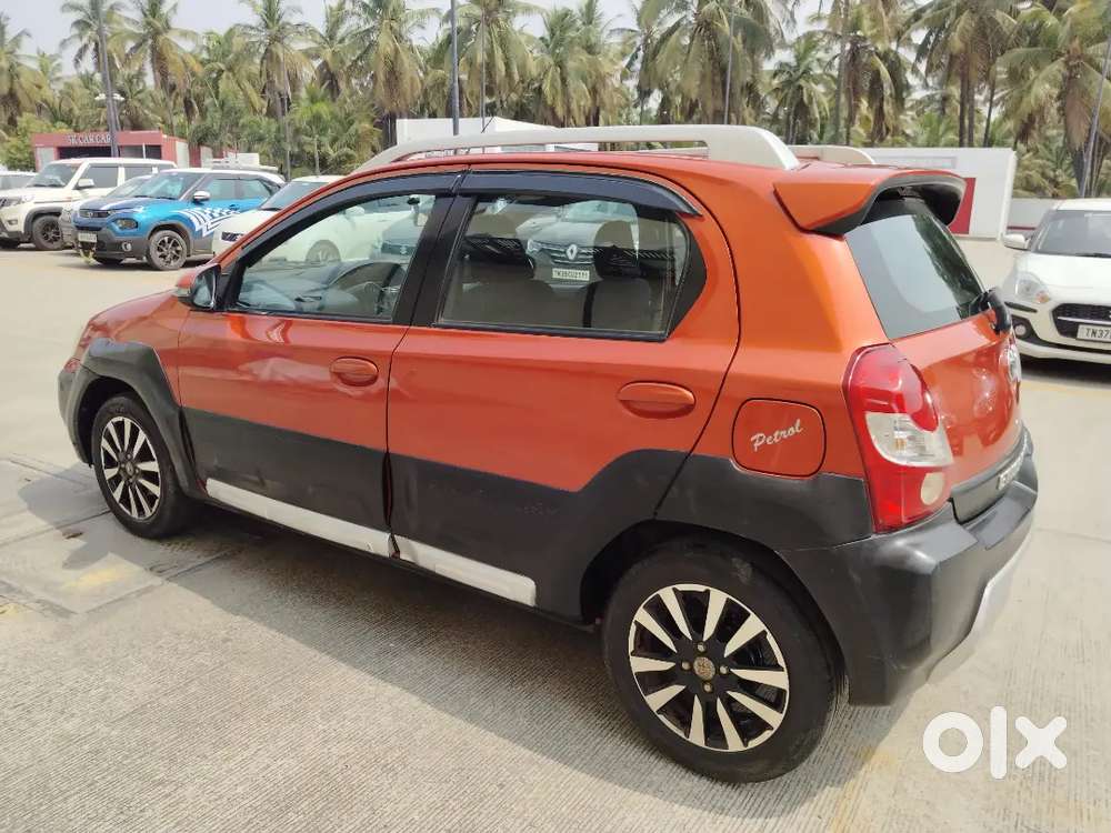 **toyota Etios Liva Cross 2015 – Sporty Orange – Excellent Condition**