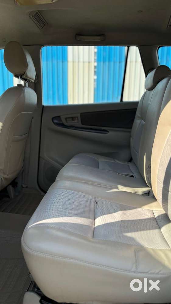 Toyota Innova 2.5 G (diesel) 8 Seater, 2014, Diesel