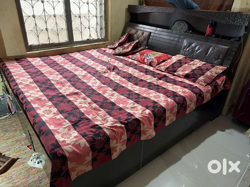 Bed & table