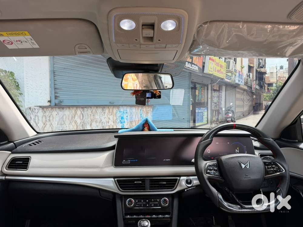 Mahindra Xuv700 2025 Diesel 36500 Km Driven