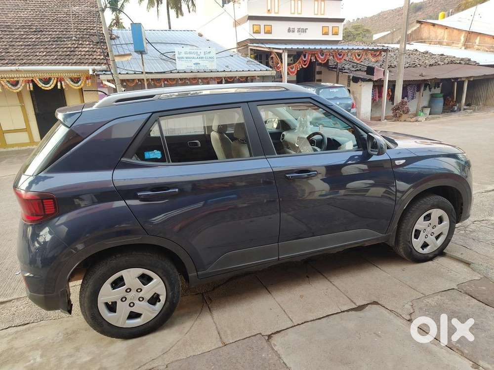 Hyundai Venue 2020 Petrol 23000 Km Driven