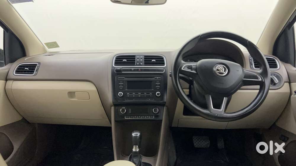 Skoda Rapid [2016-2018] 1.6 Style Plus Mpi At, 2016, Petrol