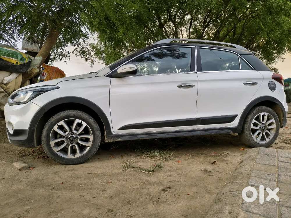 Top Model Hyundai I20 Active 2016 Petrol Well Maintained