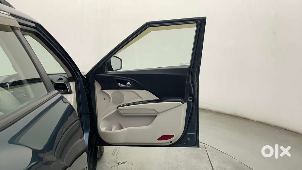 Mahindra Xuv300 W8 (o) 1.5 Diesel Amt, 2022, Diesel