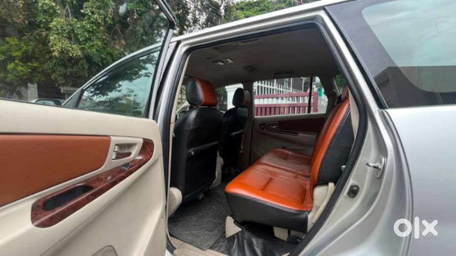 Toyota Innova 2.5 Vx 8 Seater Bs Iv, 2012, Diesel