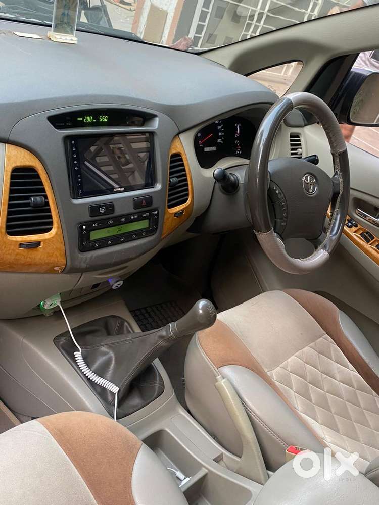 Toyota Innova 2.5 Vx 8 Seater Bs Iv, 2012, Diesel