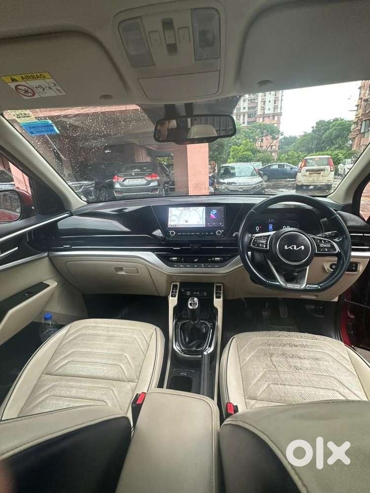 Kia Carens Luxury Plus With Sunroof Top Model Car