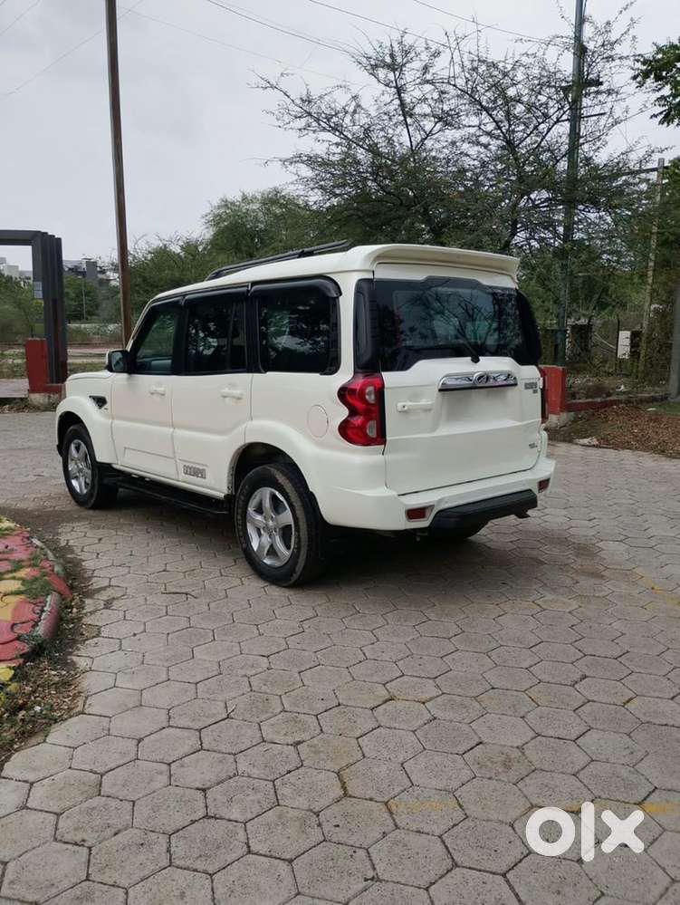 Mahindra Diesel Car 2019 S11