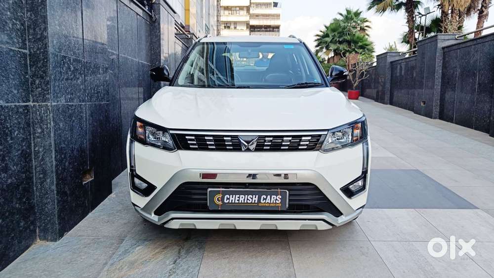 Mahindra Xuv300 1.2 W6 Amt Petrol, 2023, Petrol