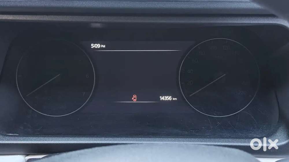 Mahindra Xuv700 2024 Petrol 15000 Km Driven 7 Seater