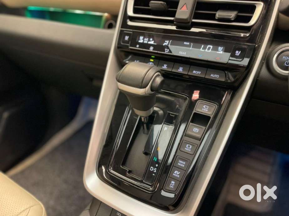 Toyota Innova Hycross 2.0 Zx (o) Hybrid 7 Str, 2024, Petrol