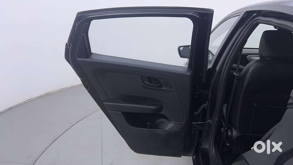 Tata Altroz 1.2 Xz Plus Dark Edition, 2022, Petrol