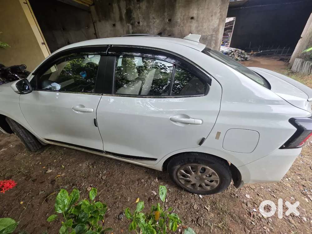 Maruti Suzuki Dzire Vxi Cng 2025