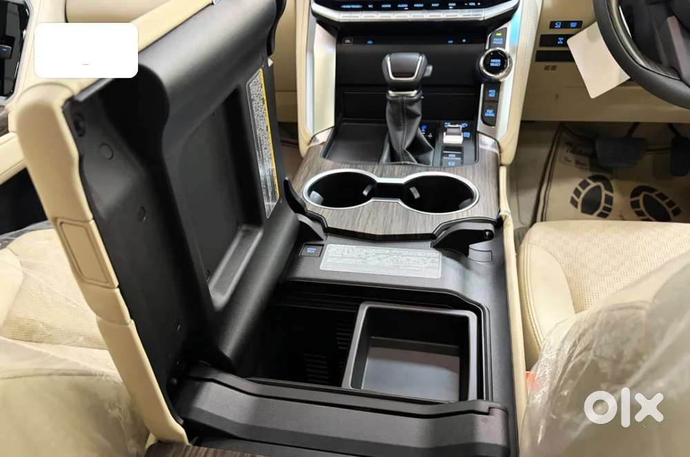 Toyota Land Cruiser V8 Petrol, 2026, Petrol