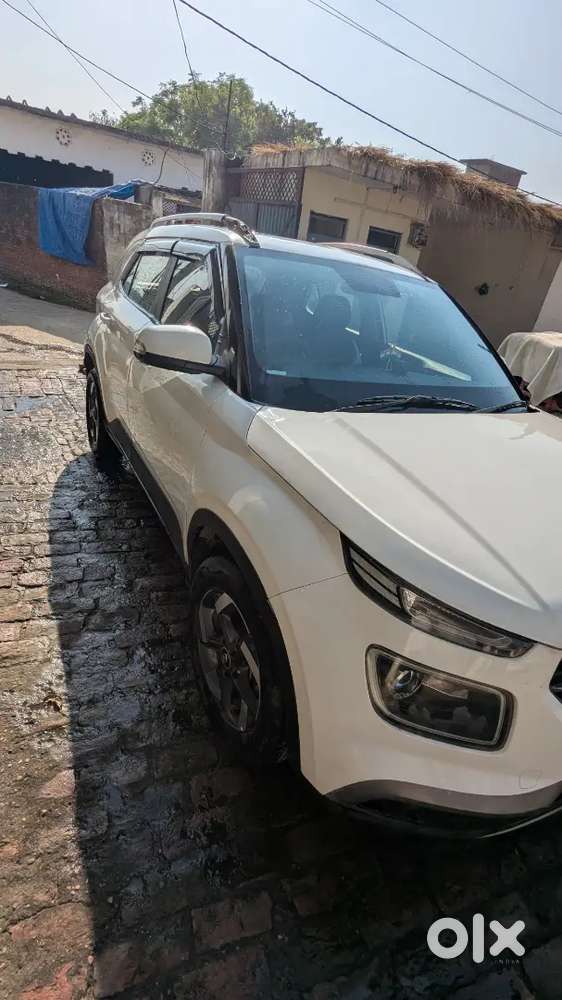 Hyundai Venue 2019 Petrol With Sunroof