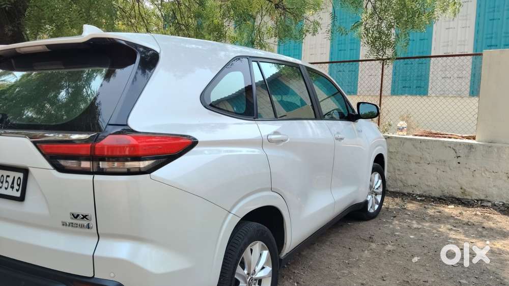 Toyota Innova Hycross 2.0 Vx Hybrid 8 Str, 2023, Petrol