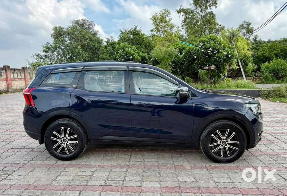 Mahindra Xuv700 2.0 Ax 5 Petrol Mt Str, 2024, Petrol