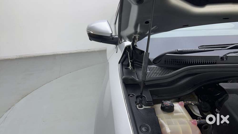 Mahindra Xuv700 2.0 Ax 7 Petrol At Luxury Pack Str, 2021, Petrol