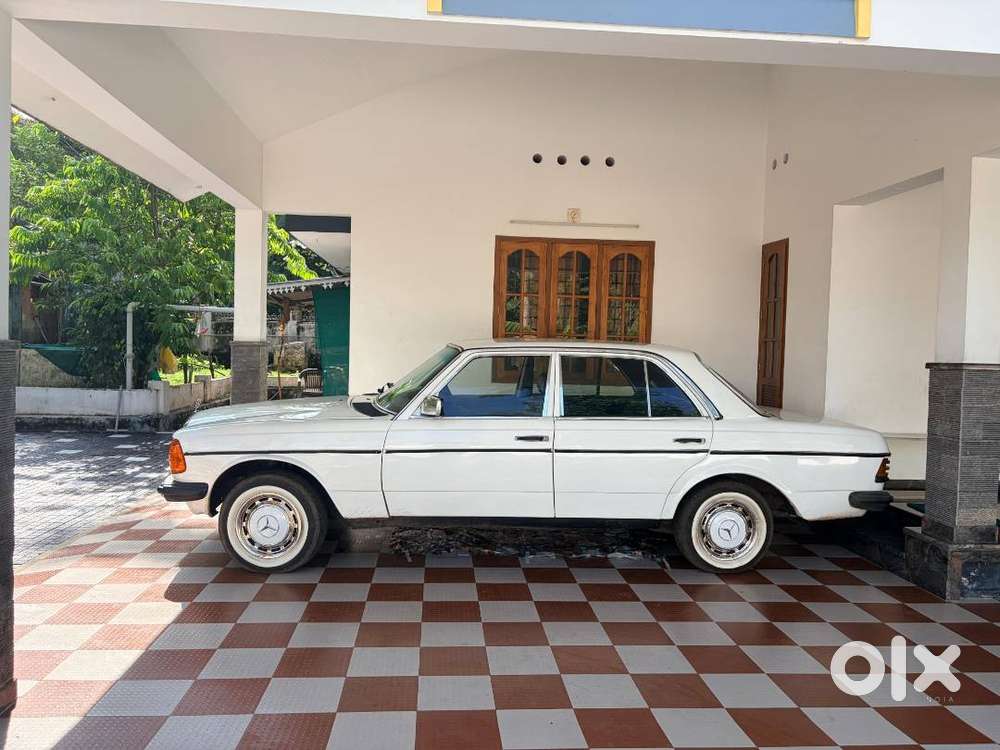 W123 Classic Mercedez Available Wedding Shoot