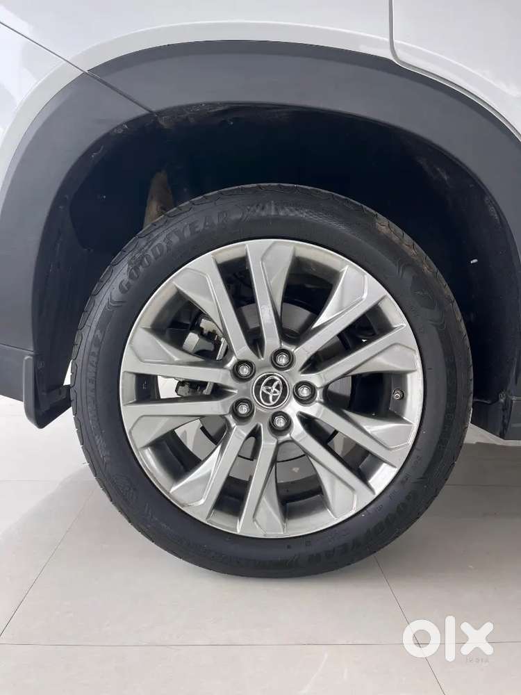 Toyota Innova Hycross 2024