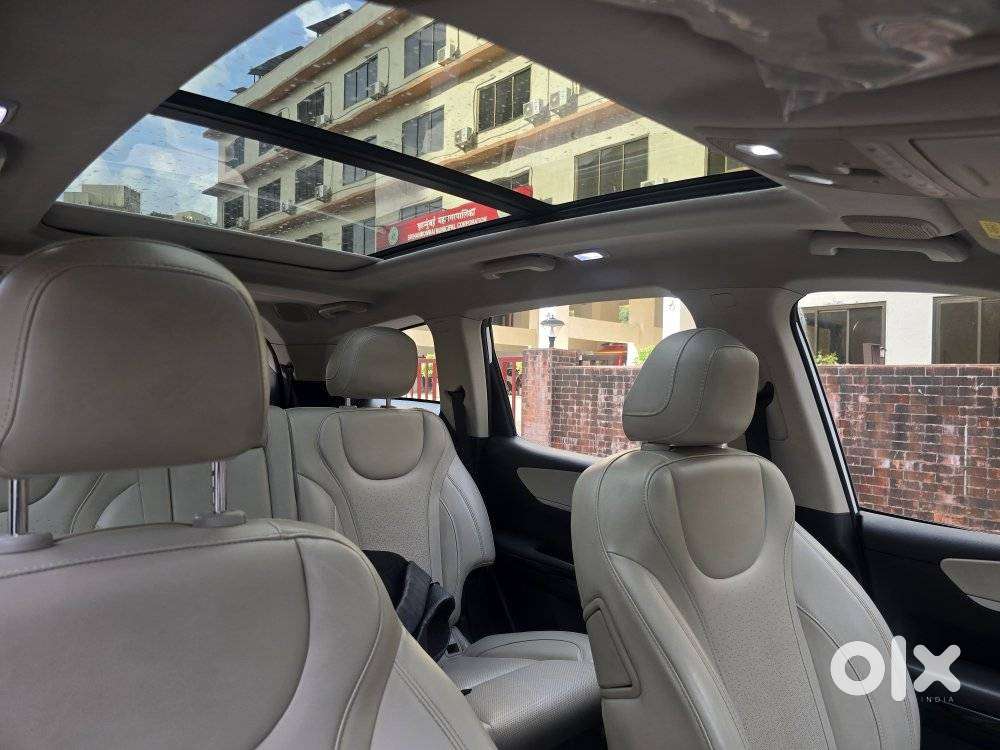 Mahindra Xuv700 2.2 Ax 7 Diesel At Luxury Pack Str, 2022, Diesel
