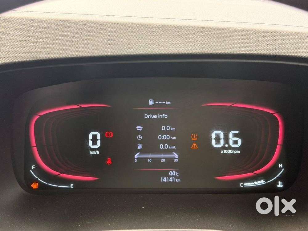 Kia Carens, 2022, Petrol