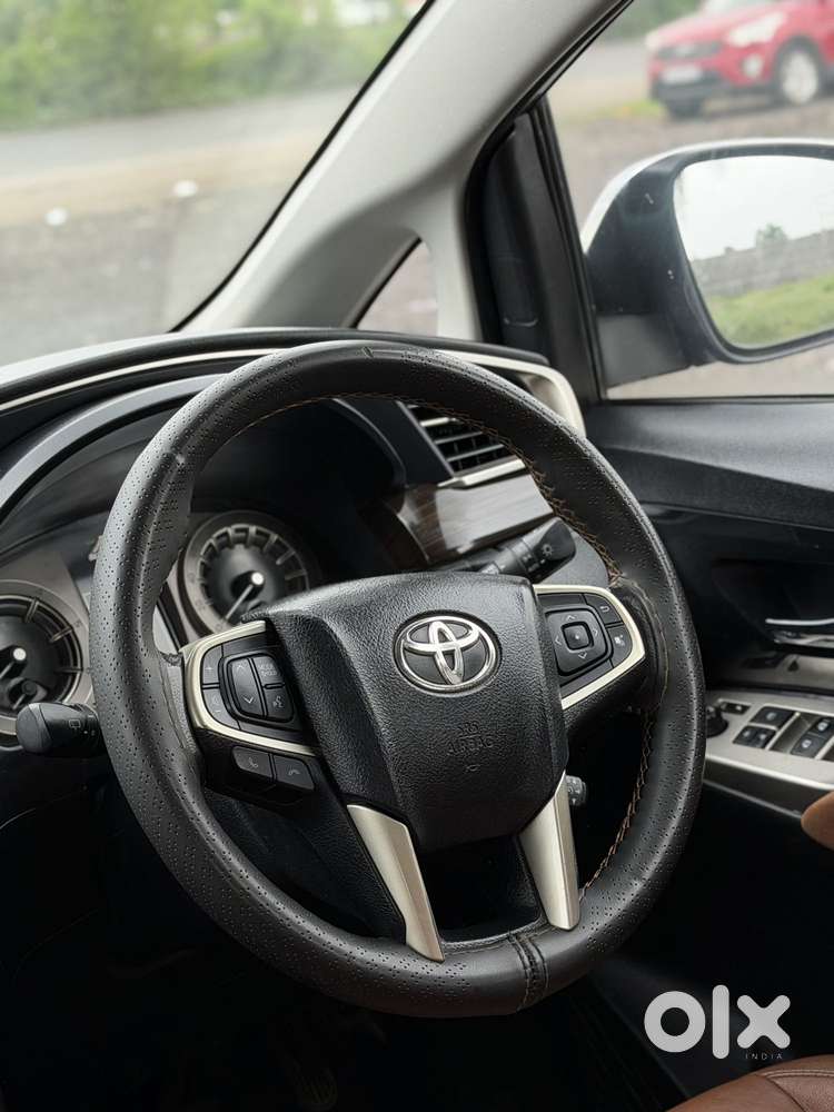 Toyota Innova Crysta 2.8 Zx At 7 Seater, 2016, Diesel