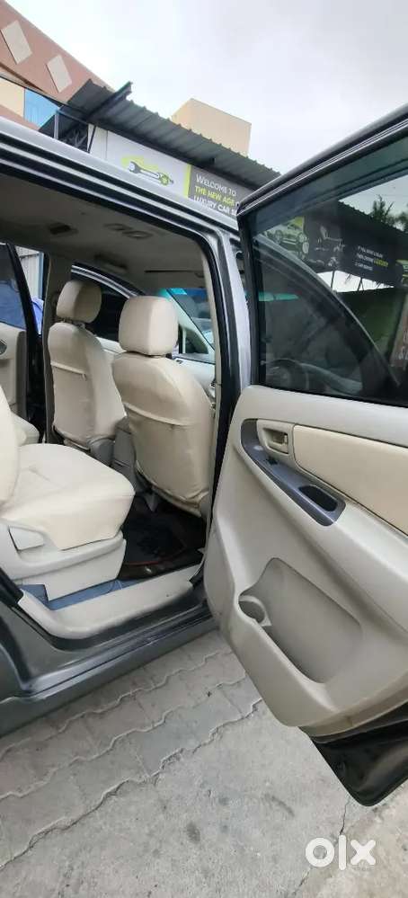 Toyota Innova Diesel 2013 Variant