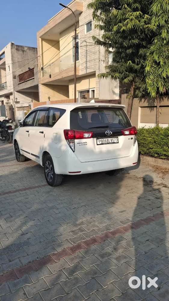 Toyota Innova Crysta 2.4 Gxplus 2025