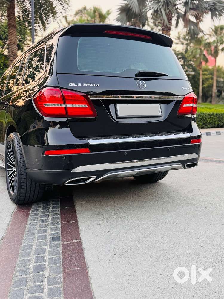 Gle350d 4matic Next To Showroom Car