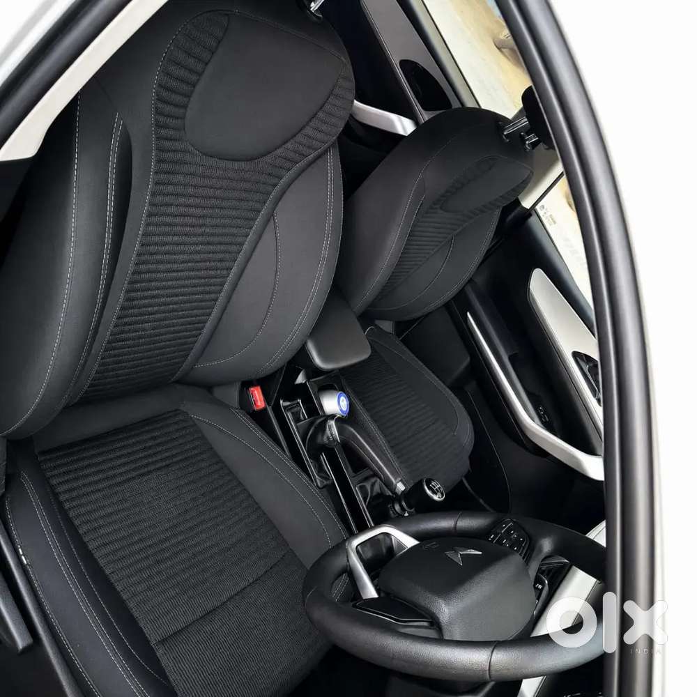 Mahindra Xuv700 Ax 2023