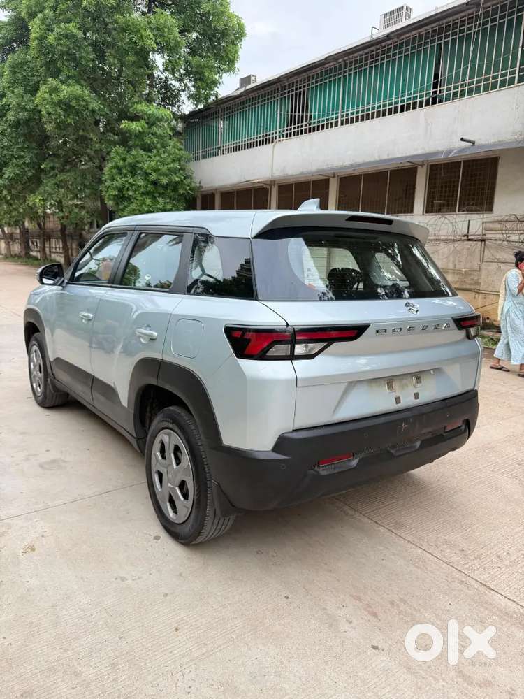 Maruti Suzuki Brezza Vxi Hybrid 2024