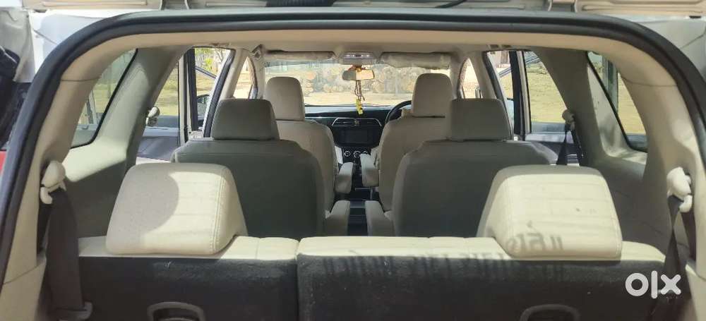 Mahindra Marazzo M8 2018 Variant