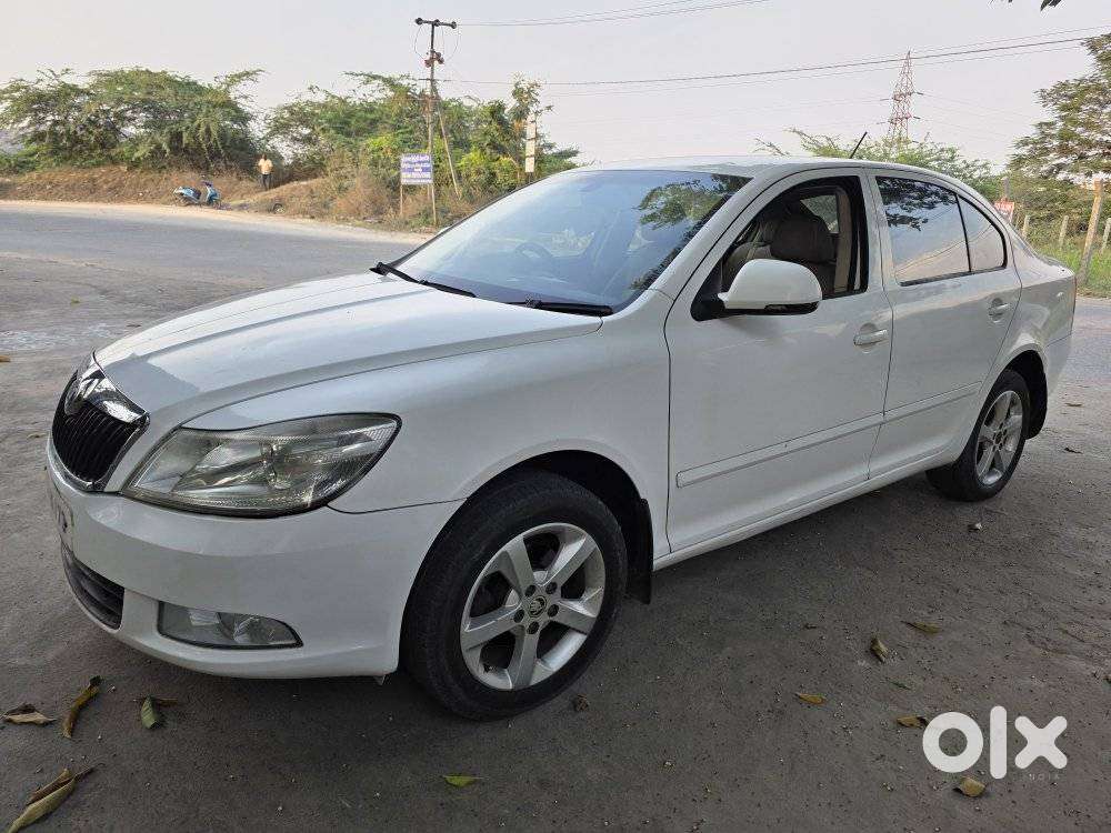 Skoda Laura Ambiente 2.0 Tdi Cr Manual, 2011, Diesel