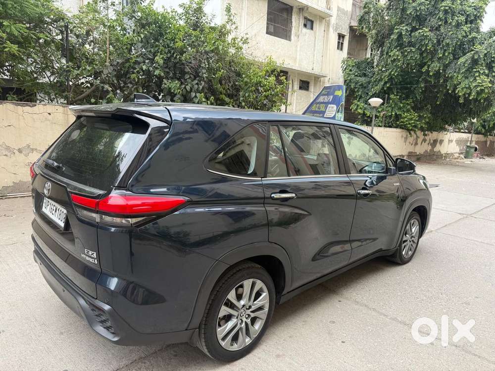 Toyota Innova Hycross 2.0 Zx Hybrid 7 Str, 2025, Petrol