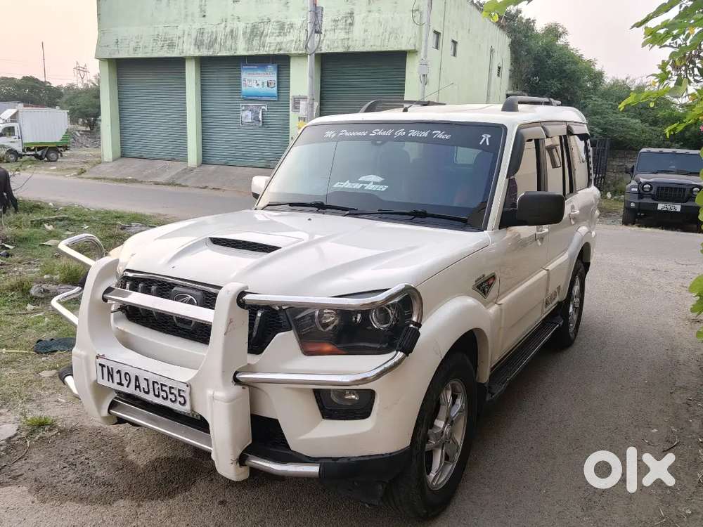 Mahindra Scorpio S10