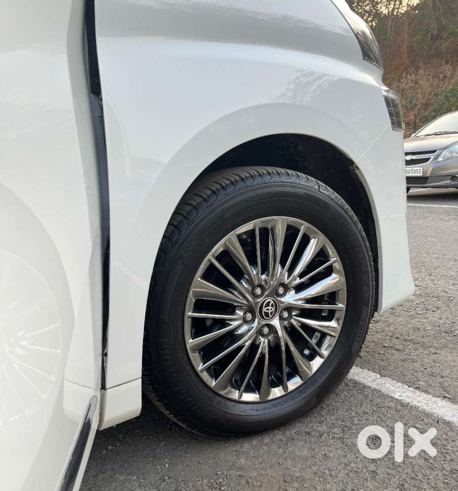 Toyota Vellfire Vip – Executive Lounge, 2023, Petrol