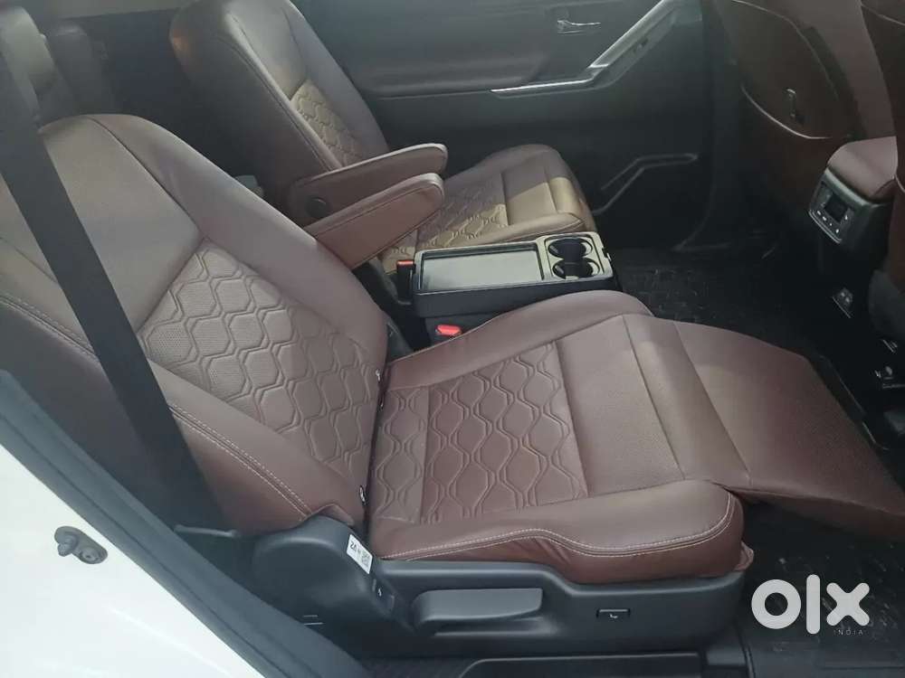 Toyota Innova Hycross 2.0 Zx (o) Hybrid 7 Str, 2024, Petrol