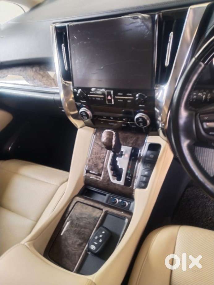 Toyota Vellfire 2.5 Executive Lounge, 2020, Petrol