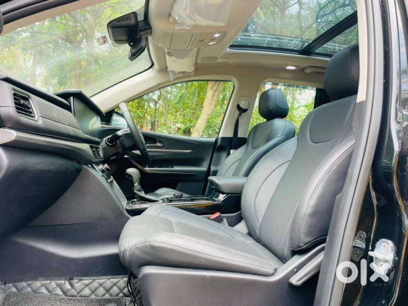 Mahindra Xuv700 2.0 Ax 7 Petrol At Luxury Pack Str, 2025, Petrol