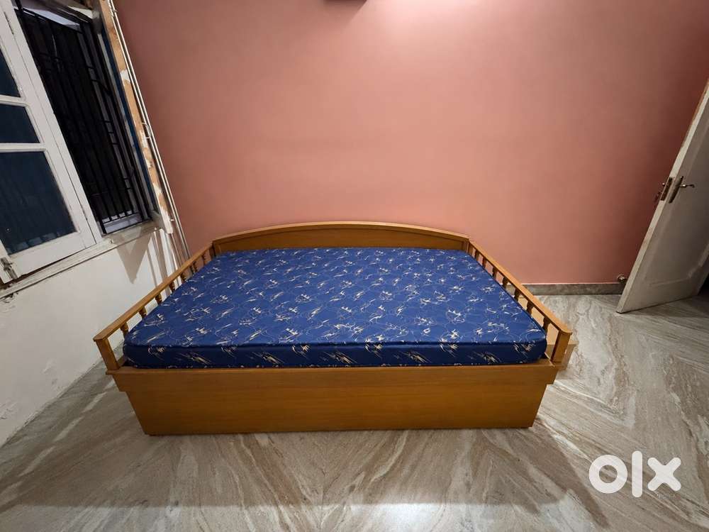 Dewan Bed with Mattress