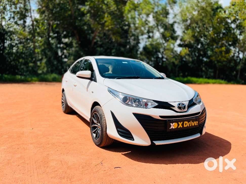 Toyota Yaris J Cvt, 2021, Petrol