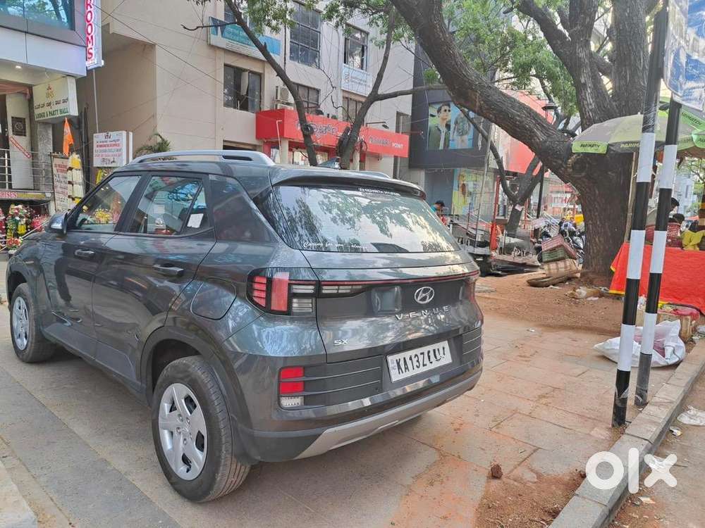 Hyundai Venue Petrol Well Maintained