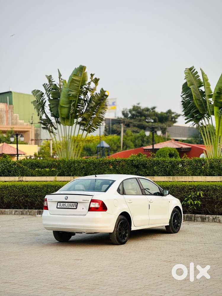 Skoda Rapid 1.5 Elegance Tdi Mt, 2015, Diesel