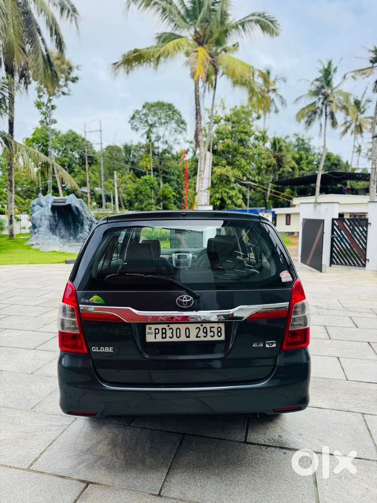 Toyota Innova 2015