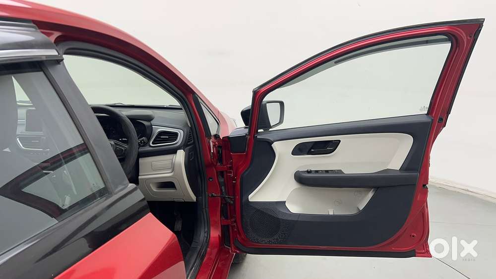 Tata Altroz 1.2 Xm Plus, 2022, Petrol