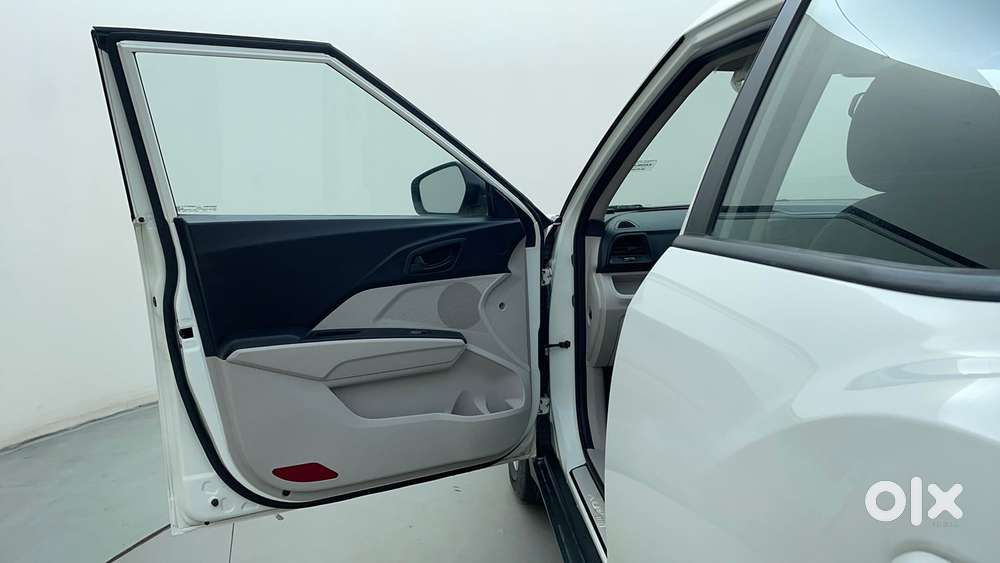 Mahindra Xuv300 1.2 W6 Amt Petrol, 2022, Petrol